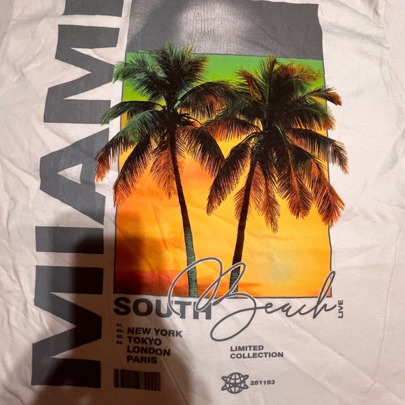 Fashion Nova Large Miami South Beach T-Shirt Mens Cream Excellent Graphic Tee - Picture 3 of 6